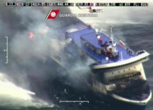 Inferno fuoco su traghetto in Adriatico,morto e feriti